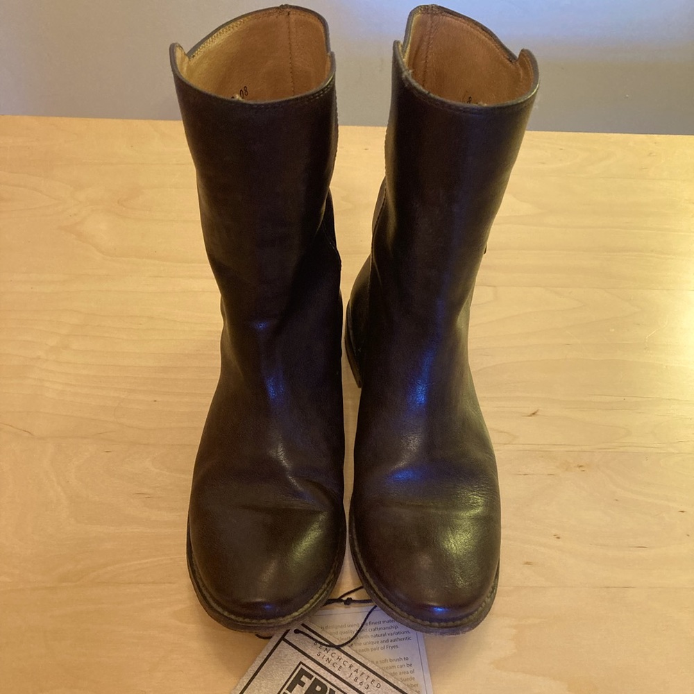 FRYE Women’s Brown Leather Ankle Boots. Size 8B